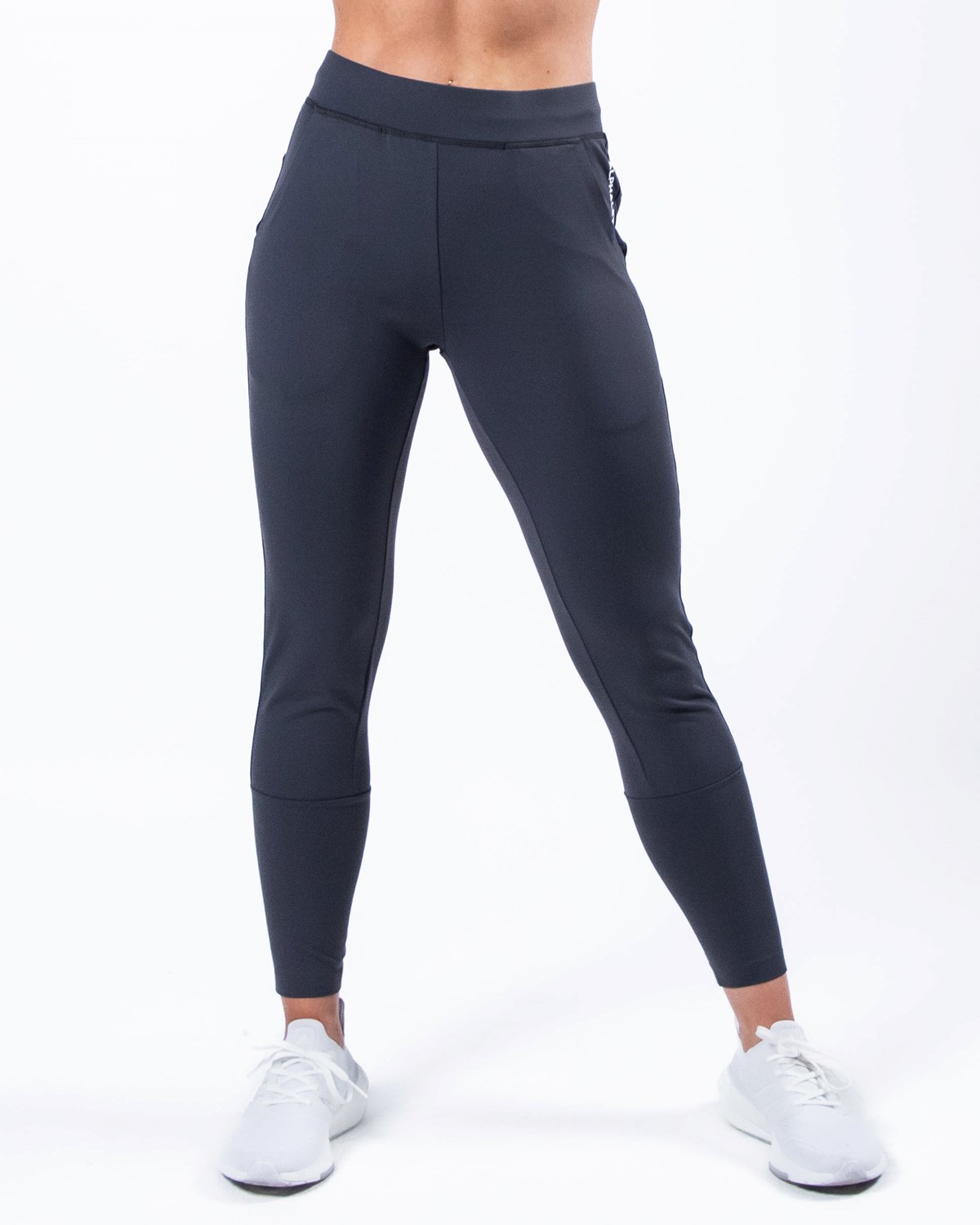 Alphalete 4-Way Stretch Jogger Charcoal | 15049-WXOB