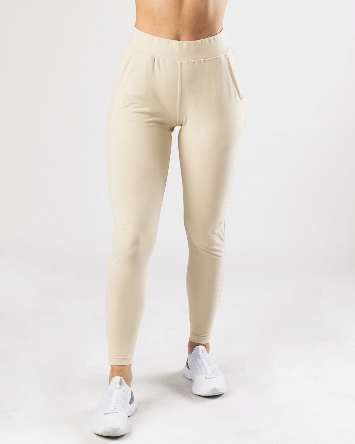 Alphalete 4-Way Stretch Jogger Vanilla | 92038-PIVU