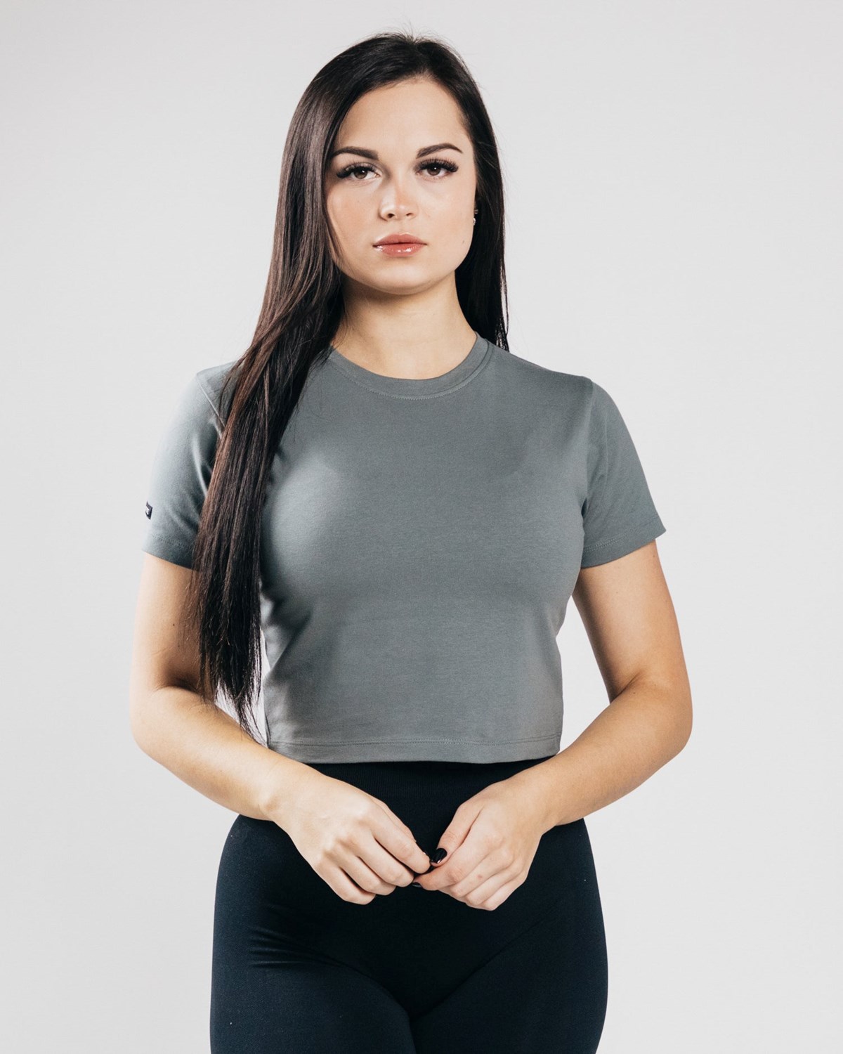 Alphalete Fitted Performance Crop Top Concrete | 04756-NKLG