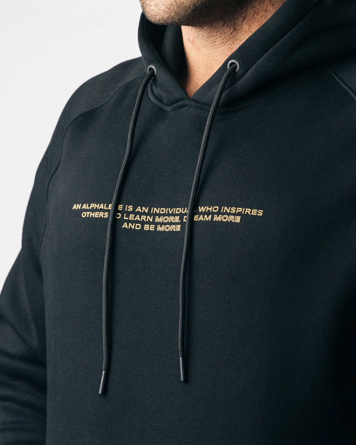 Alphalete Fitted Performance Hoodie Czarne Złote | 68745-HTGU