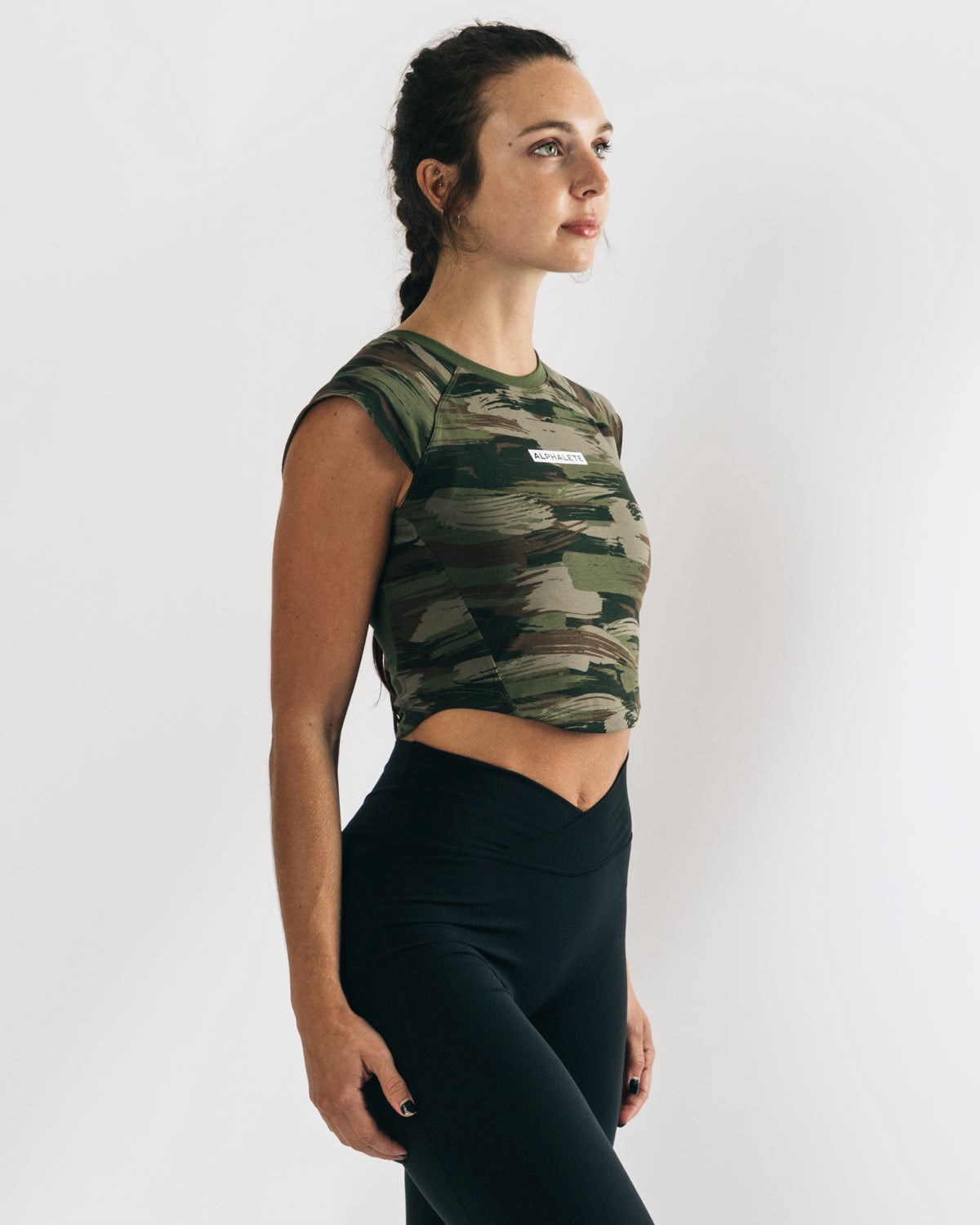 Alphalete High Performance Krótkie Sleeve Crop Tee Oliwkowe Camo | 08714-MCVW