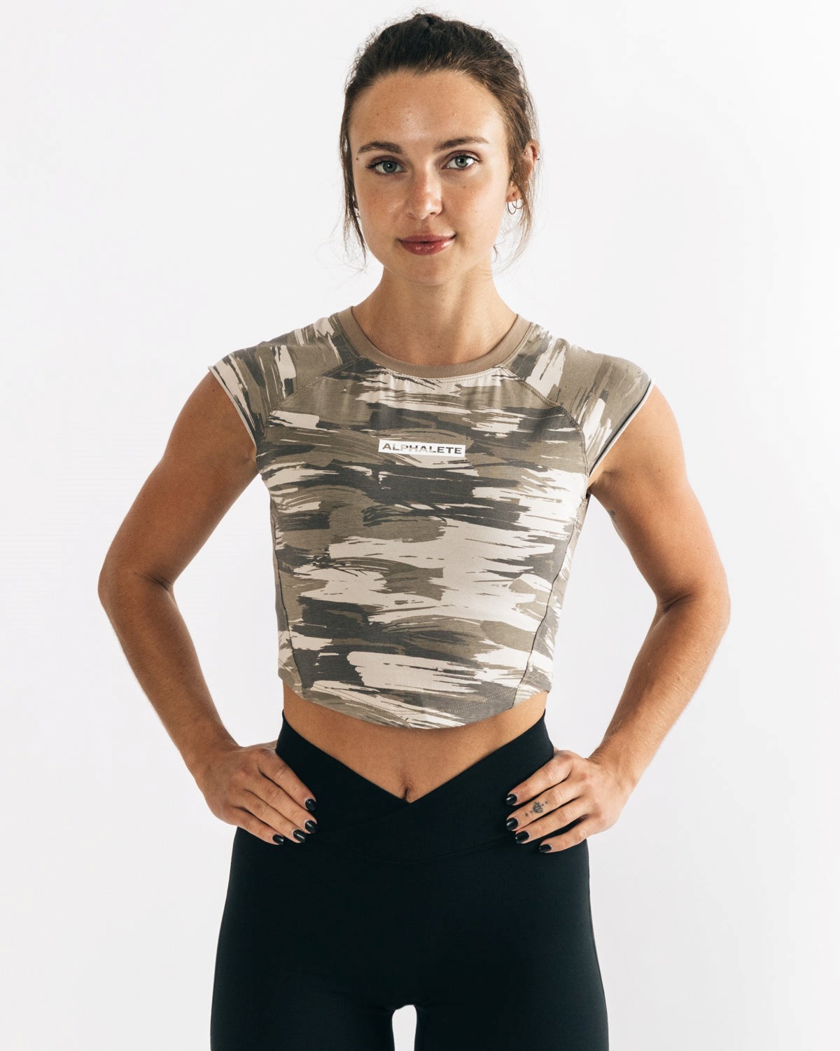 Alphalete High Performance Krótkie Sleeve Crop Tee Camo | 73852-GURO