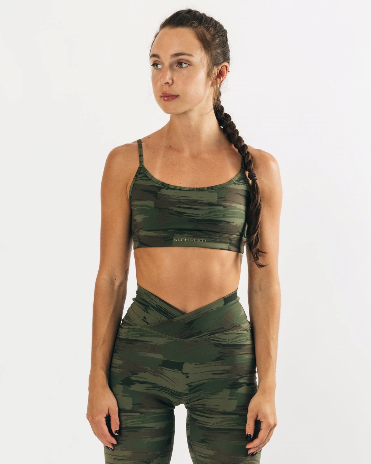 Alphalete Medium Impact Bra Oliwkowe Camo | 34671-GIDS